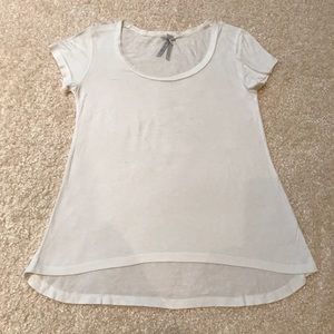 High-Low white tee, short cap sleeves, size M
